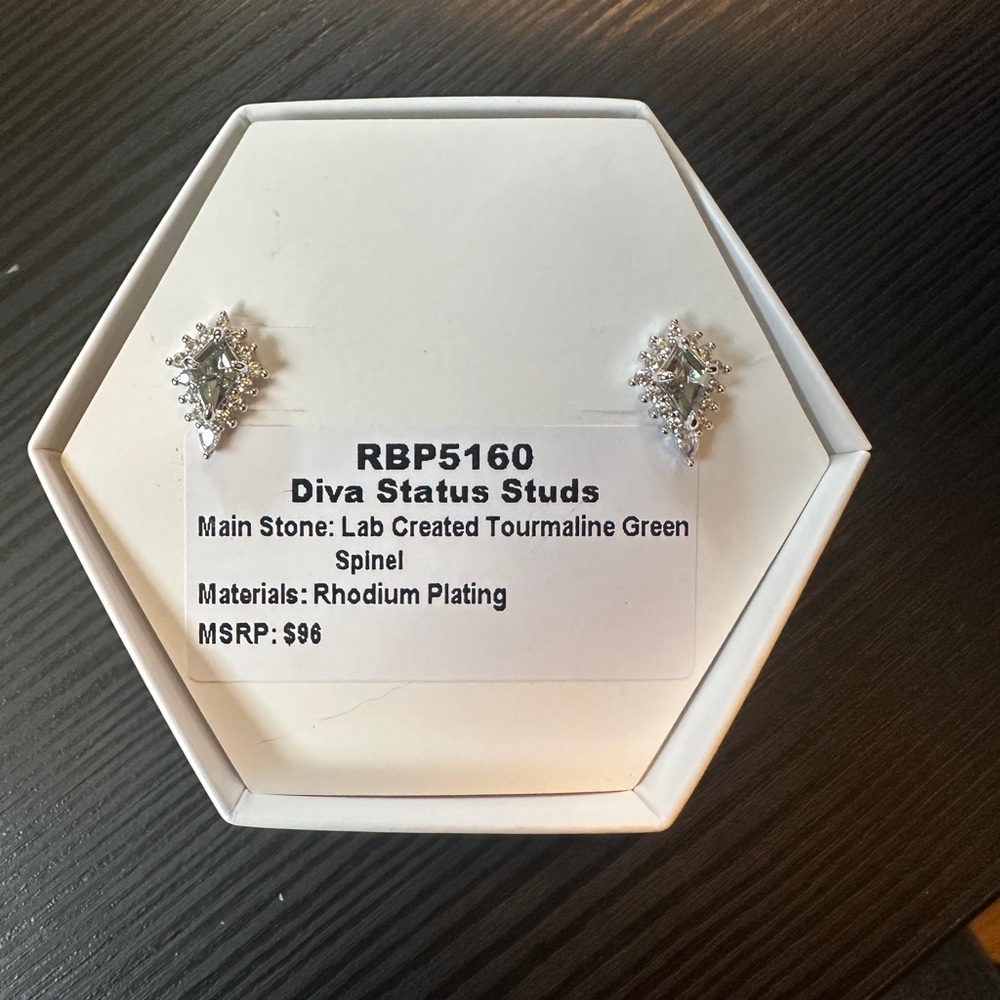BP OG earrings “Diva Status Studs”
